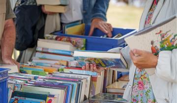 Bibliotheek neemt opnieuw intrek in Kasteel van Egmont